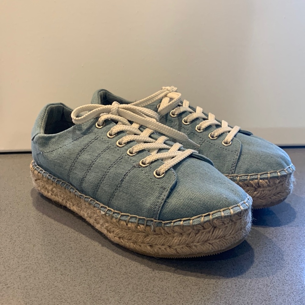 Steve Madden Hampton Espadrille Platform Sneakers Light Blue Canvas Size 8.5M.